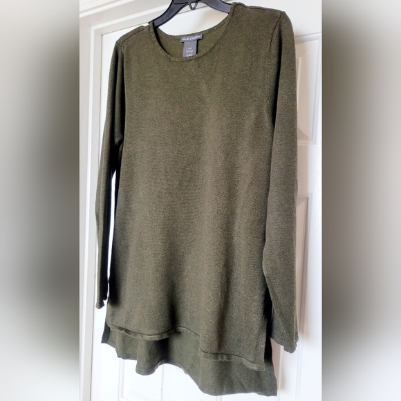 Chelsea & Theodore Olive High-Low Lightweight Crewneck Sweater - Picture 3 of 5